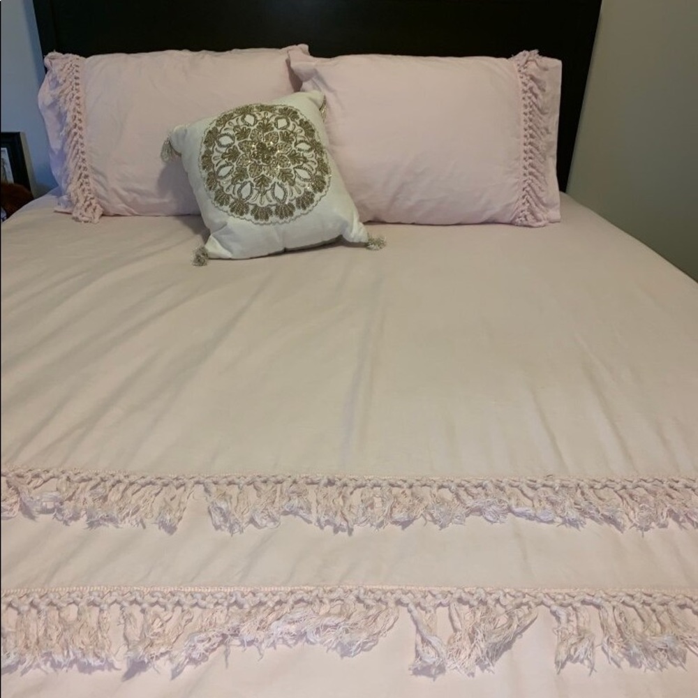 Blush tassel bedding